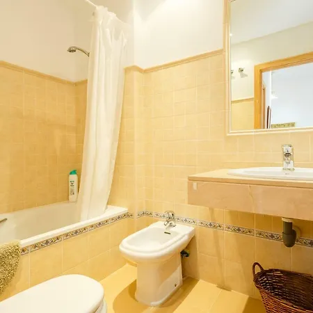 Bonito En Campo De Golf Con Piscina Apartamento *